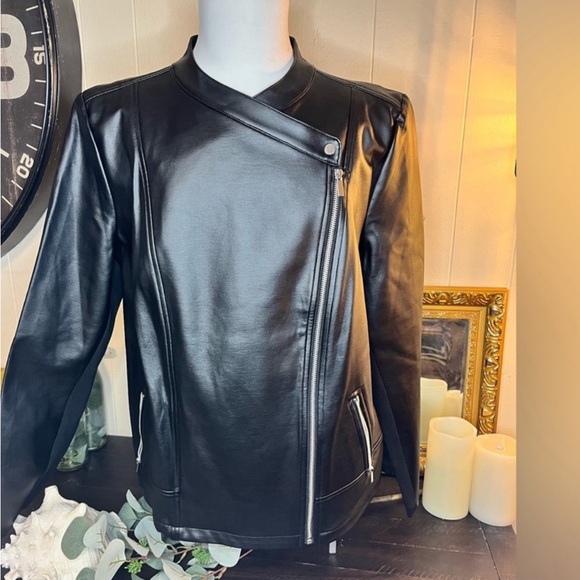Beautiful Chicos faux leather jacket new without tags size 3 or XL - Picture 3 of 9